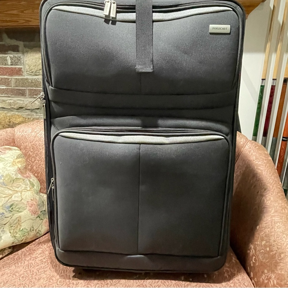Forecast Black suitcase